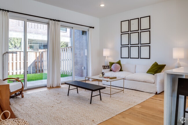 3BR, 2.5BA - 2056SF