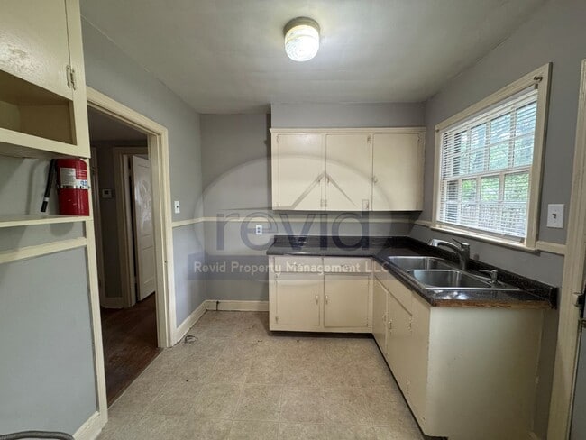 Photo - 705 S Graham St