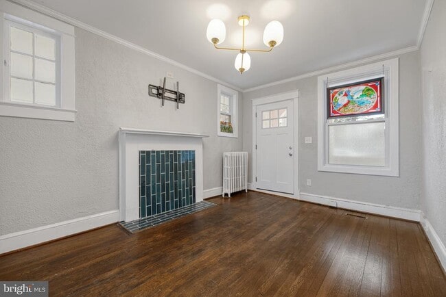 Photo - 5123 Crittenden St