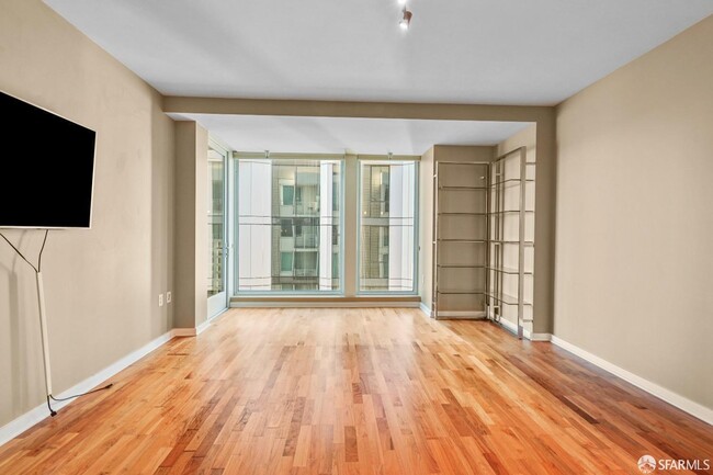 Photo - 555 4th St