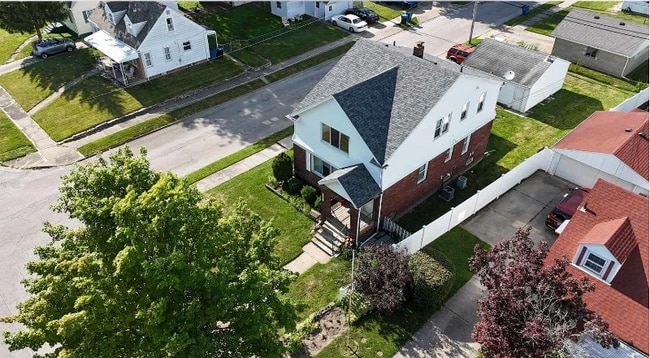 Photo - 2401 Burnside Ave Unit 2