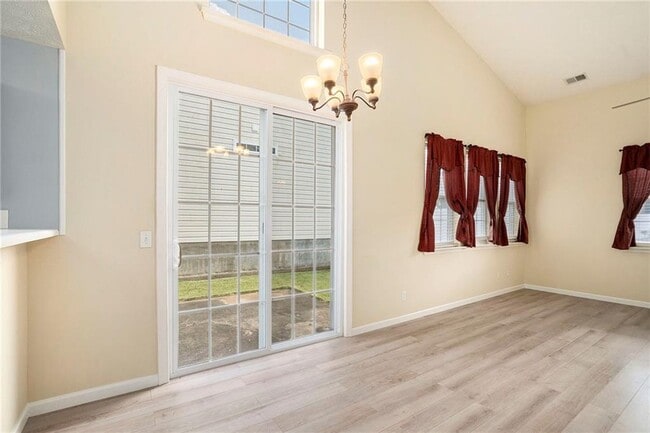 Photo - 139 W Oaks Pl