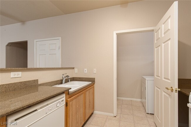 Building Photo - 10001 Peace Way Unit 1265 Rental