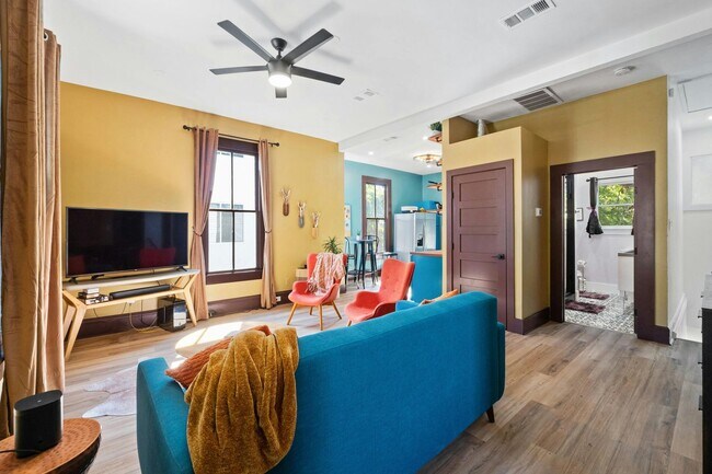 Photo - 709 W 14th St Unit 2