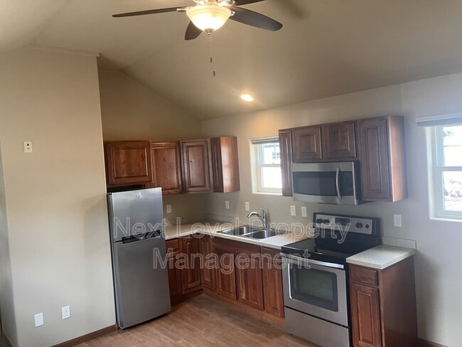 111 E Cottonwood Dr