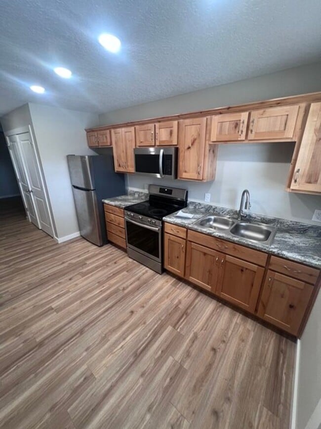 Building Photo - One Bedroom at Limestone Estates Unit Univ.