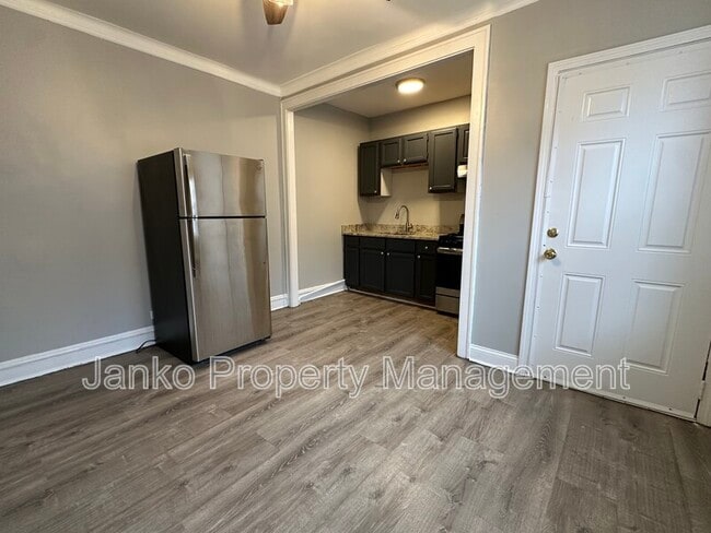 Building Photo - 5911 W Huron St Unit 2