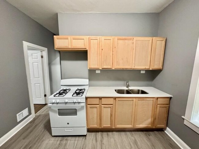 Photo - 7841 S Drexel Ave Unidad 1F