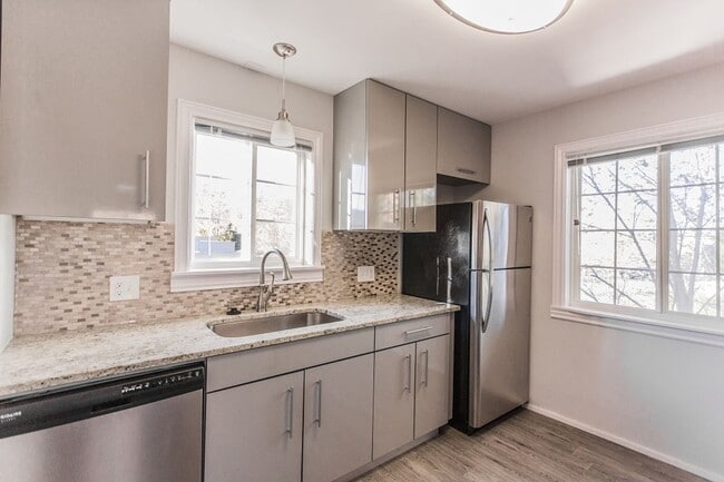 Building Photo - Immaculate Fully Renovated 2 bed/1 bath! Unit 2401 Walnut Street,  6