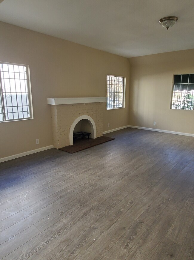 Photo - 947 S Sycamore Ave Unidad 947