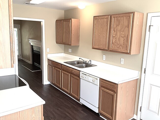 Photo - 4004 Pearl Rd