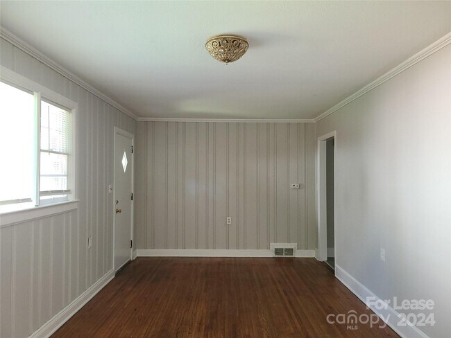 Photo - 88 Creswell Dr NE