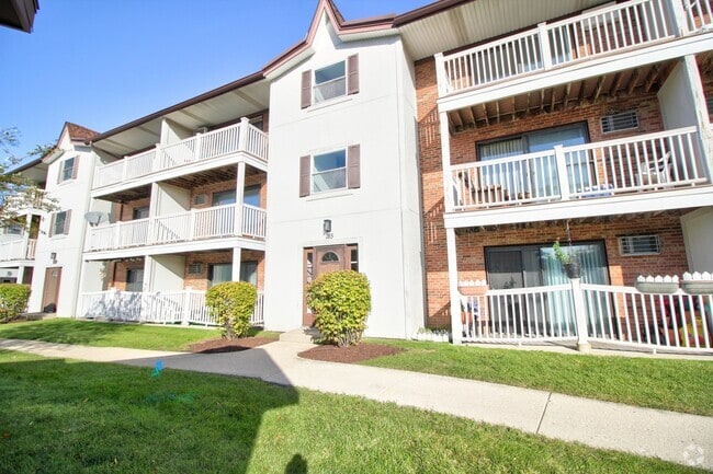 Building Photo - 185 N Gregory St Unit 16 Rental