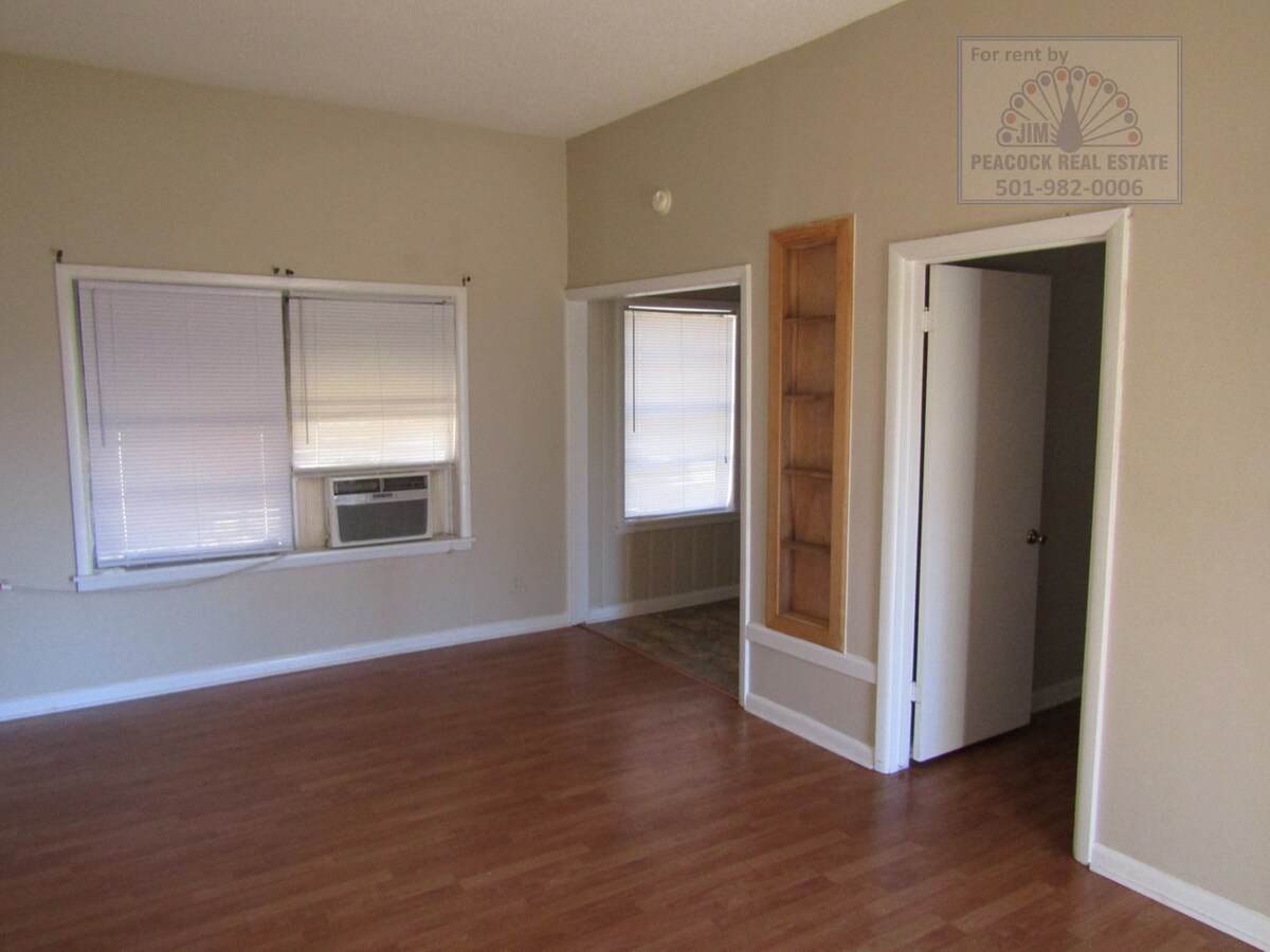 Photo - 205 Jones St