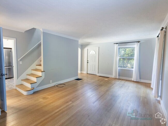 Building Photo - 3 Bedroom... Sweet Story-Book Mid-Century ... Rental