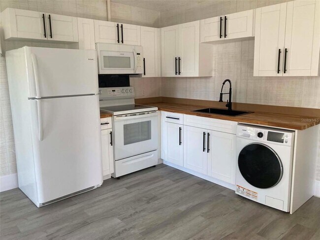 Photo - 31 W Oakwood St