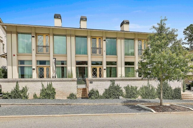 Photo - Contemporary 3-Bedroom Trilith Home with T...