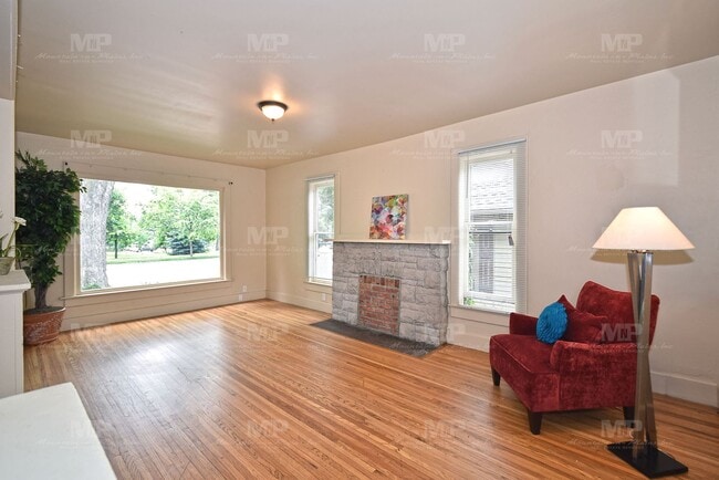 Photo - 322 W Laurel St