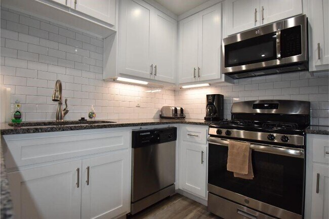 Photo - 576 Wedgewood Dr House