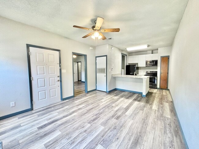 Photo - 501 E Burgess Rd