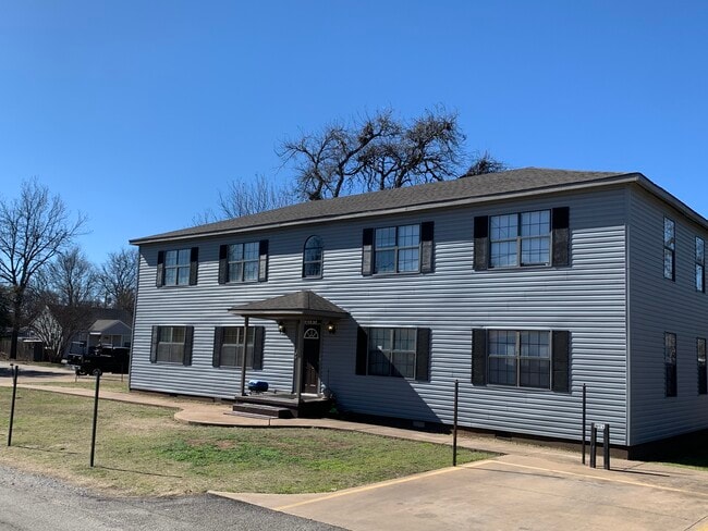 Building Photo - 1107 NW Bell Ave Unit 1