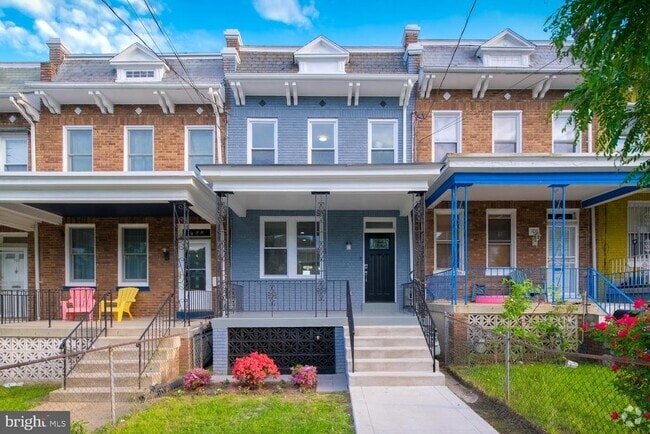 Building Photo - 704 Ingraham St NW Rental