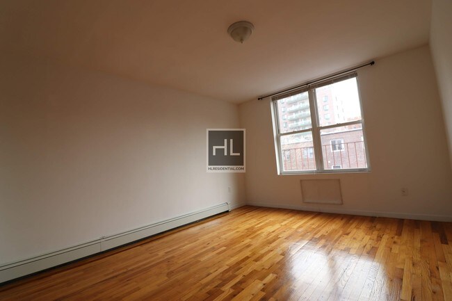 Photo - Woodside blocks from the 7 & lirr 43 AVENUE Unit 2