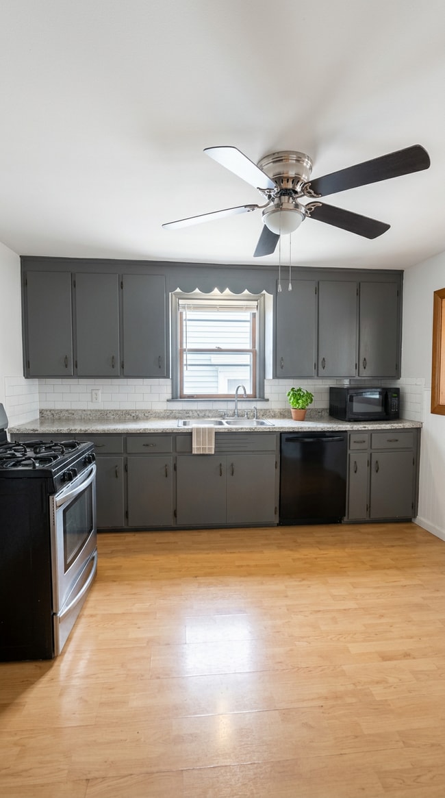 4067 Harlem Rd Unit Bottom