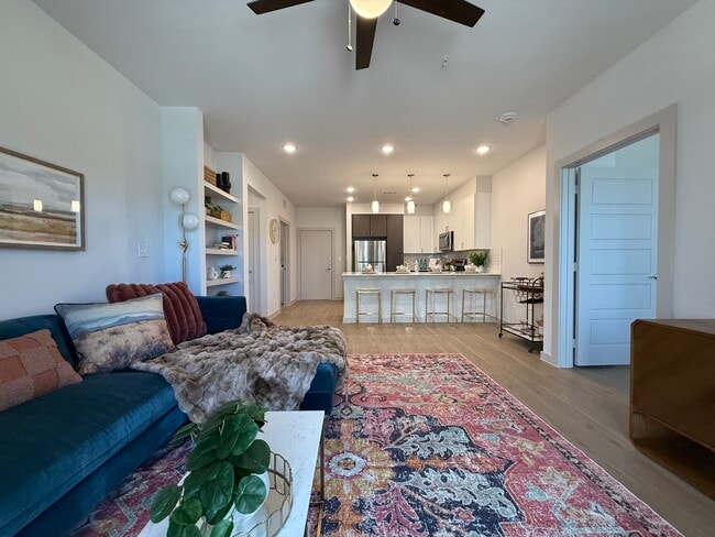 Photo - 1102 Treeta Trl