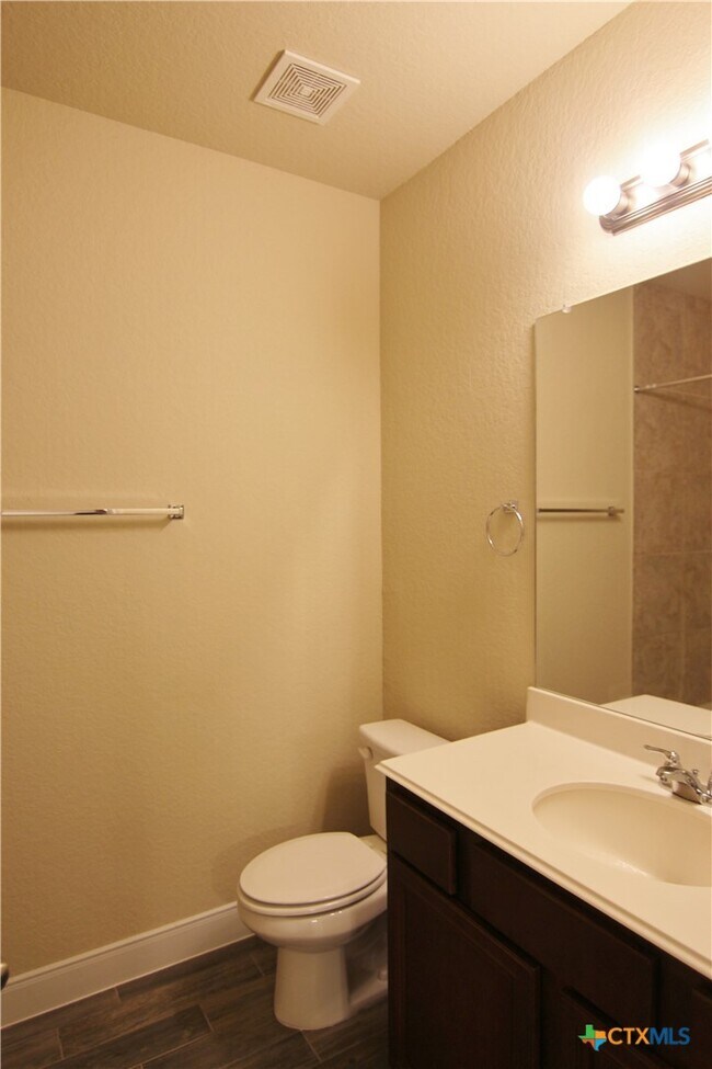 Photo - 1243 FM-306 E