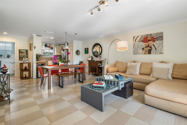 Photo - 978 NW North River Dr