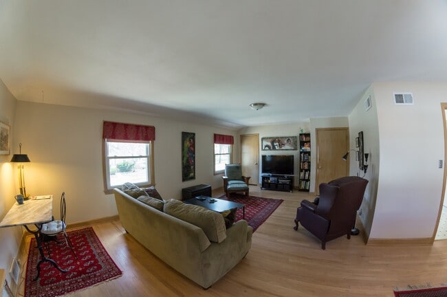 Photo - 2021 N 69th St