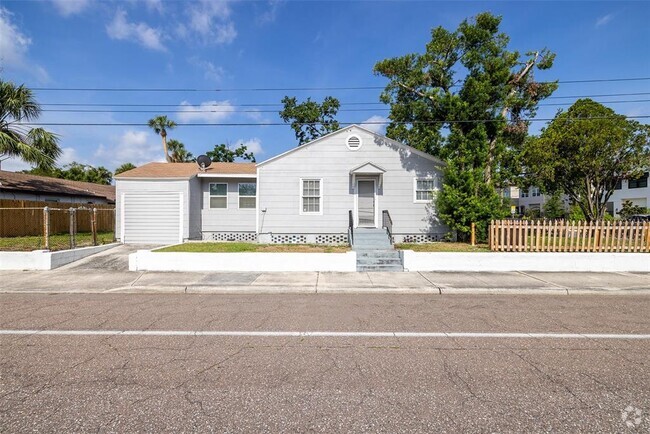 Building Photo - 2402 W North B St Rental