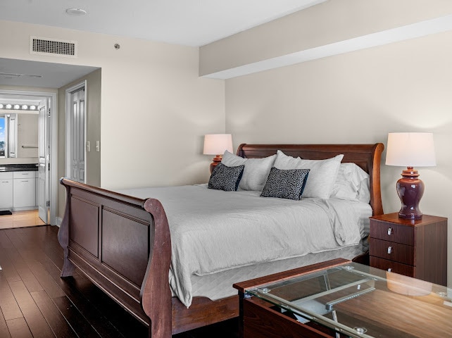 Building Photo - 300 S Duval St Unit 1205