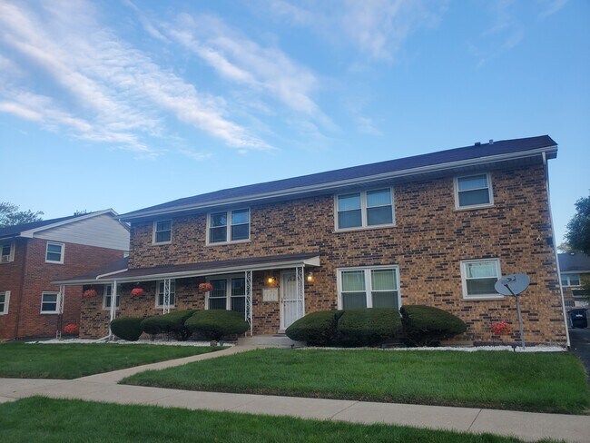 Photo - 1424 E 156th St