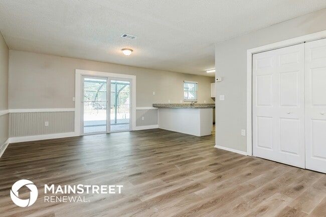 Photo - 6342 Brack St