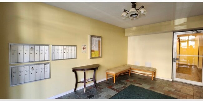 Photo - 5953 N Kenmore Ave Unit 305
