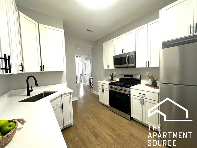 Building Photo - 3834 N Wilton Ave Unit 1 Rental