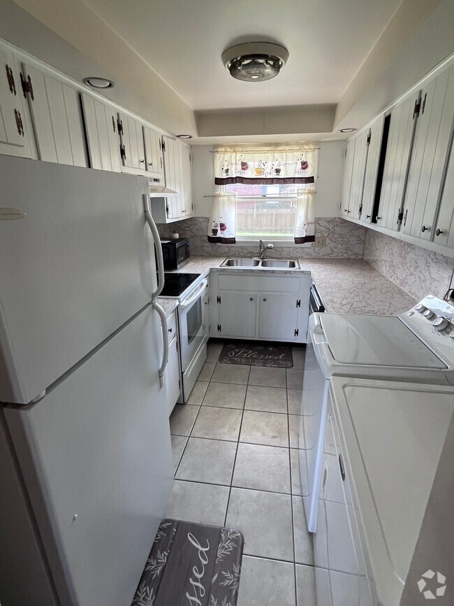 Building Photo - 1699 Edgewood Dr Rental