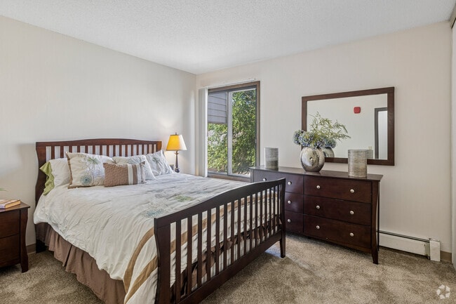 1BR, 1BA - 595SF - Bedroom - Hampden Square Apts and Townhomes