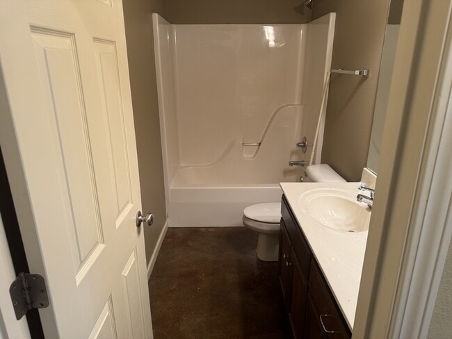 Photo - 915 Wineberry Rd