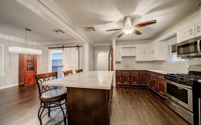 Photo - 3905 Billingsley St