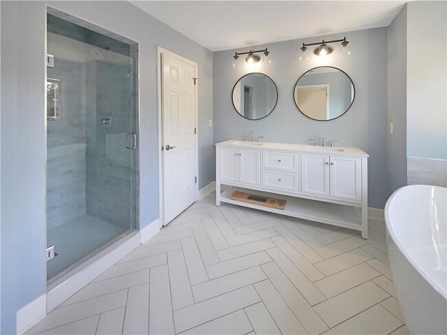 Photo - 136 Crumley St SE