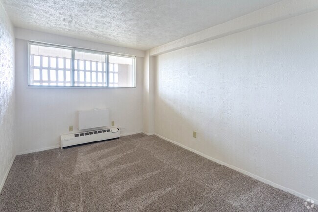 2 BR, 1 BA - 900 SF