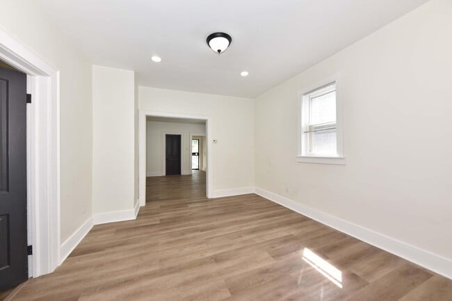 2209 Dr. William Finlayson St