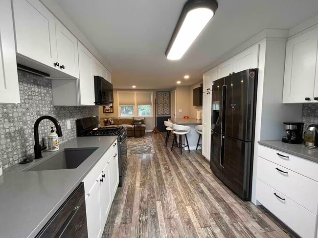 Photo - 27-29 Neillian Way Unit 27 Neillian Way