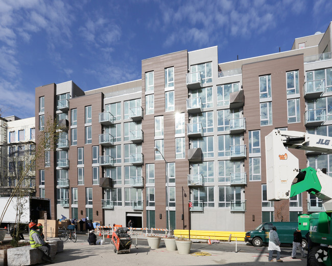Building Photo - Leonard Pointe Rental