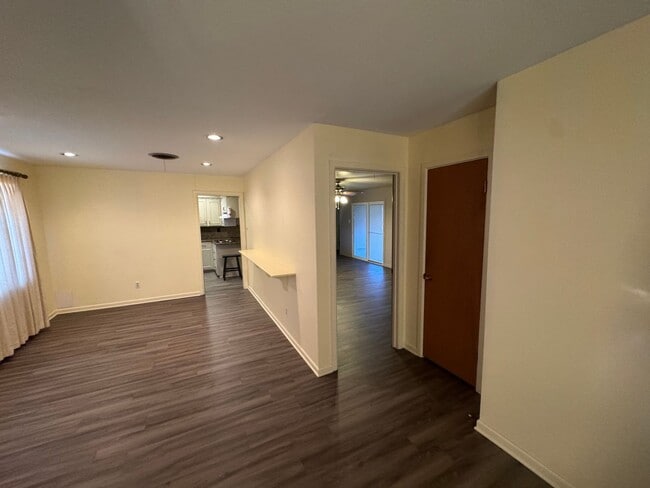 Photo - 550 E N 19th St