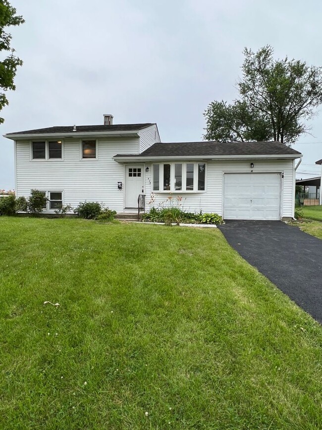 Bensalem 3 bedroom 1 bath + Basement near ... - Bensalem 3 bedroom 1 bath + Basement near ... House