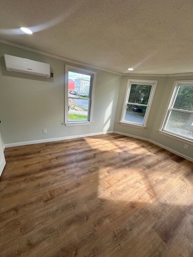 45 W Bates St